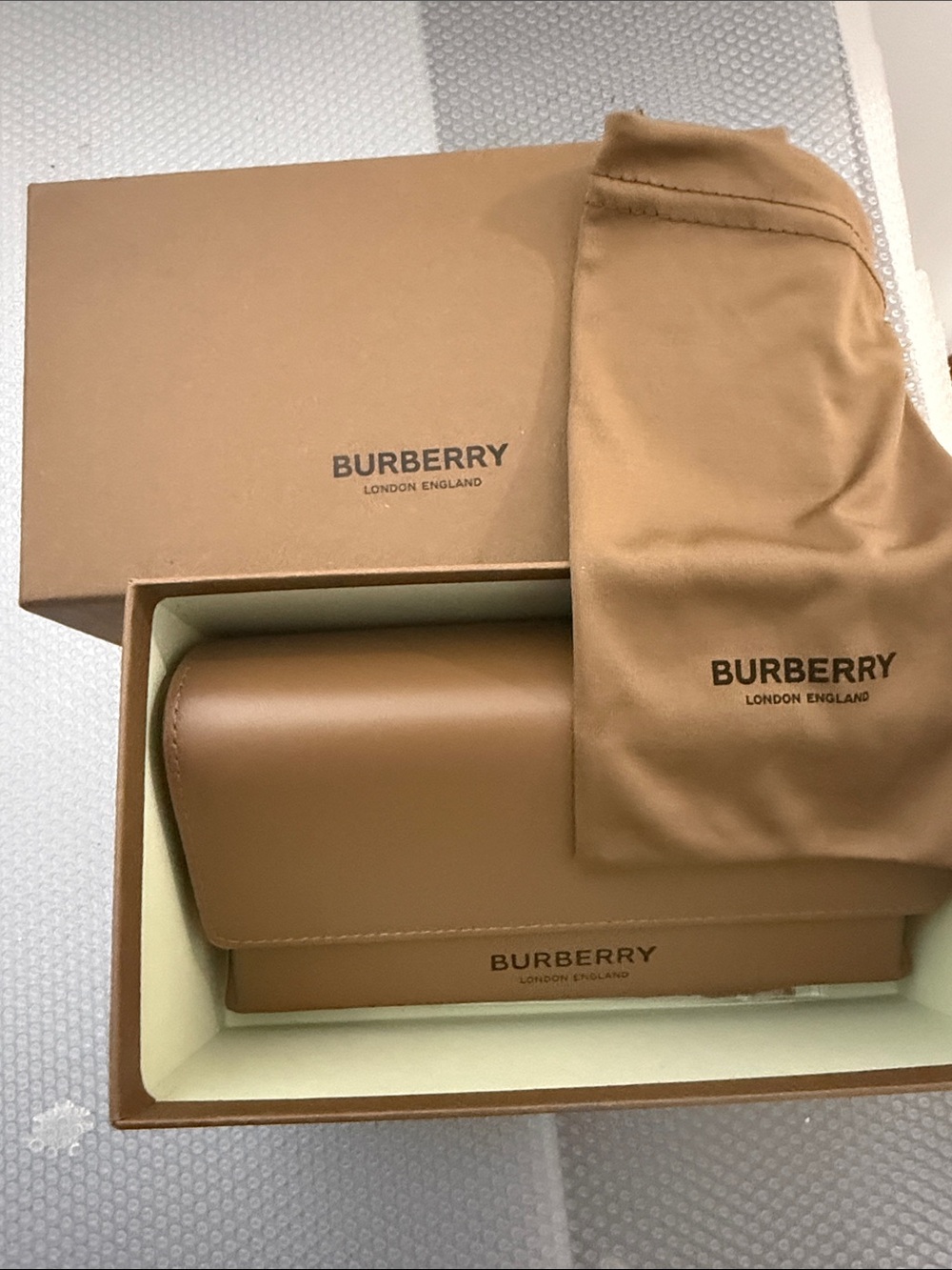 Burberry Tan/Brown Branded Gift Box new without tags. Full set - Picture 3 of 7